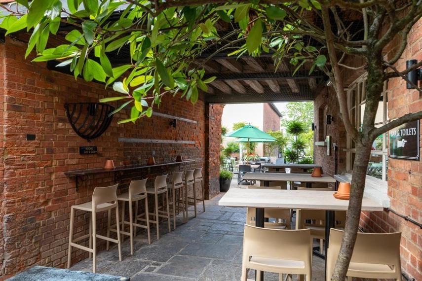 The Swan Hotel Leighton Buzzard Exterior photo